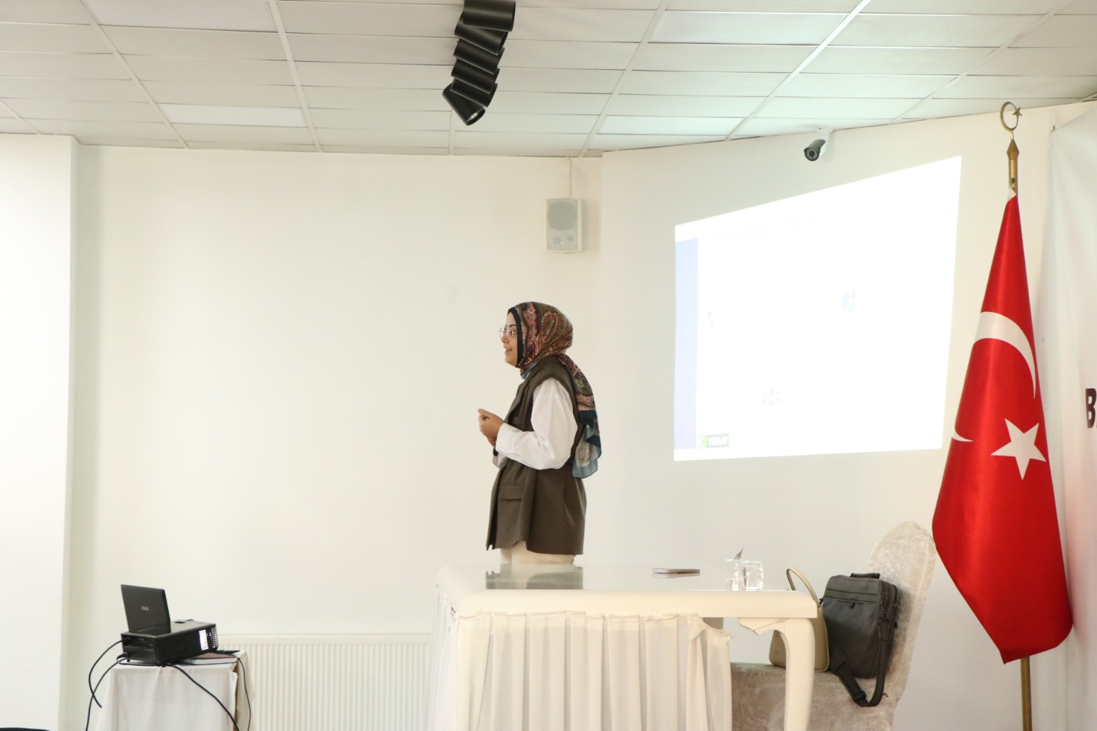 kurum-c-eg-t-mler-m-z-devam-ed-yor